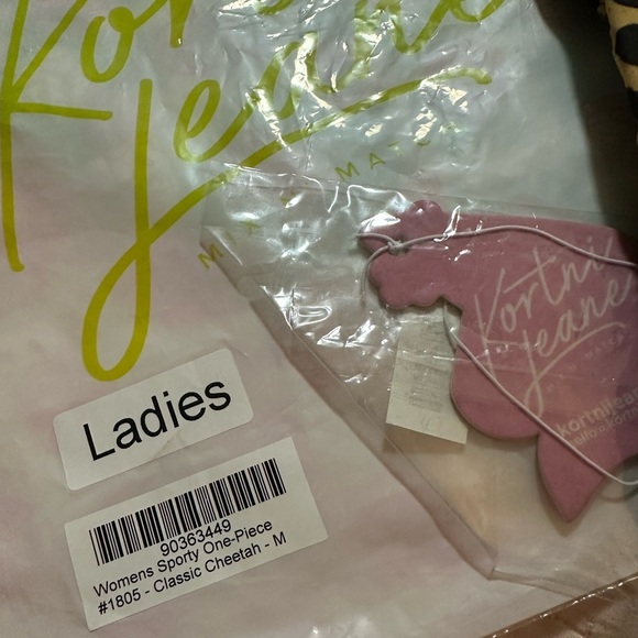 KORTNI JEAN One-Piece Sporty “Classic Cheetah” Sz M - NWT - Picture 2 of 9